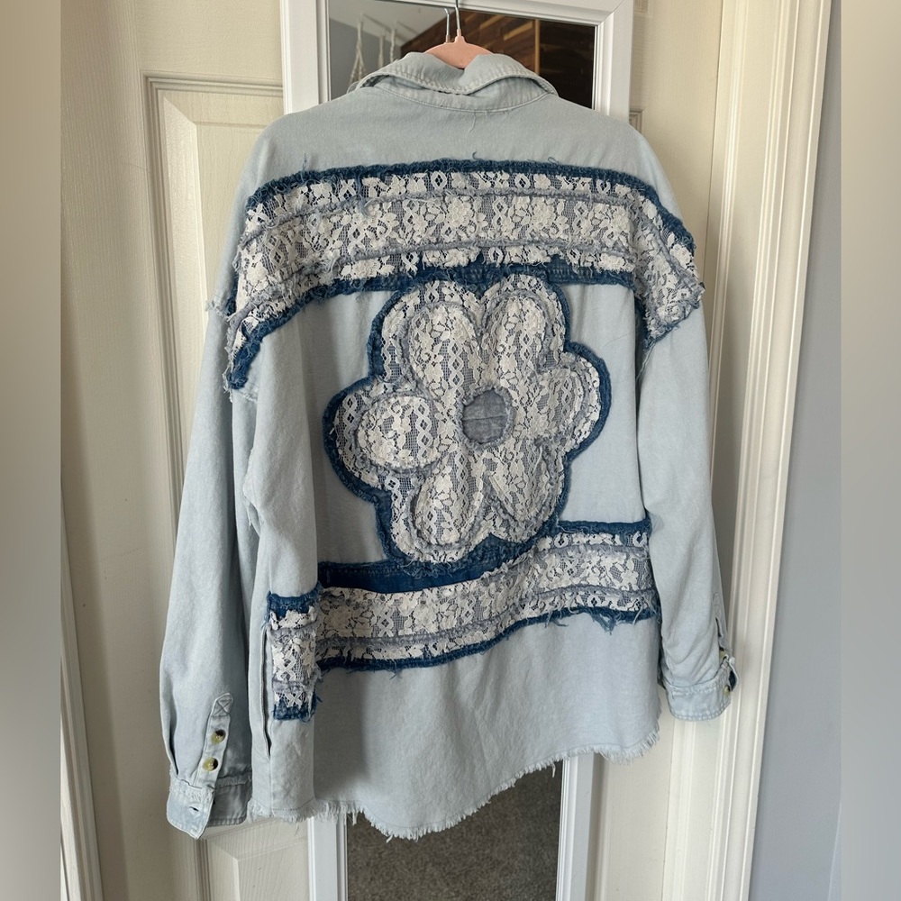 NWOT🤍Oli & Hali Floral Lace Patchwork Lightweight Denim Jacket Small Blue - Picture 7 of 8